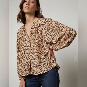 Velvet by Graham & Spencer Melinda Printed Button-Up Top Size XS